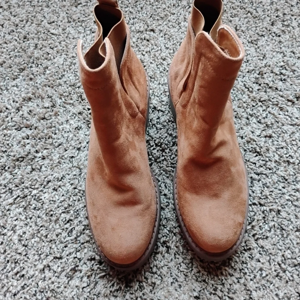 Rock & Candy by Zigi Chelsea Boots Suede Ankle Booties – Size 9 Cognac, Like New